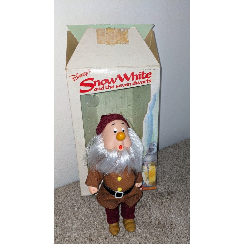 Disney Snow White Sneezy Doll Vintage Collectible Figure Toy in‎ Box